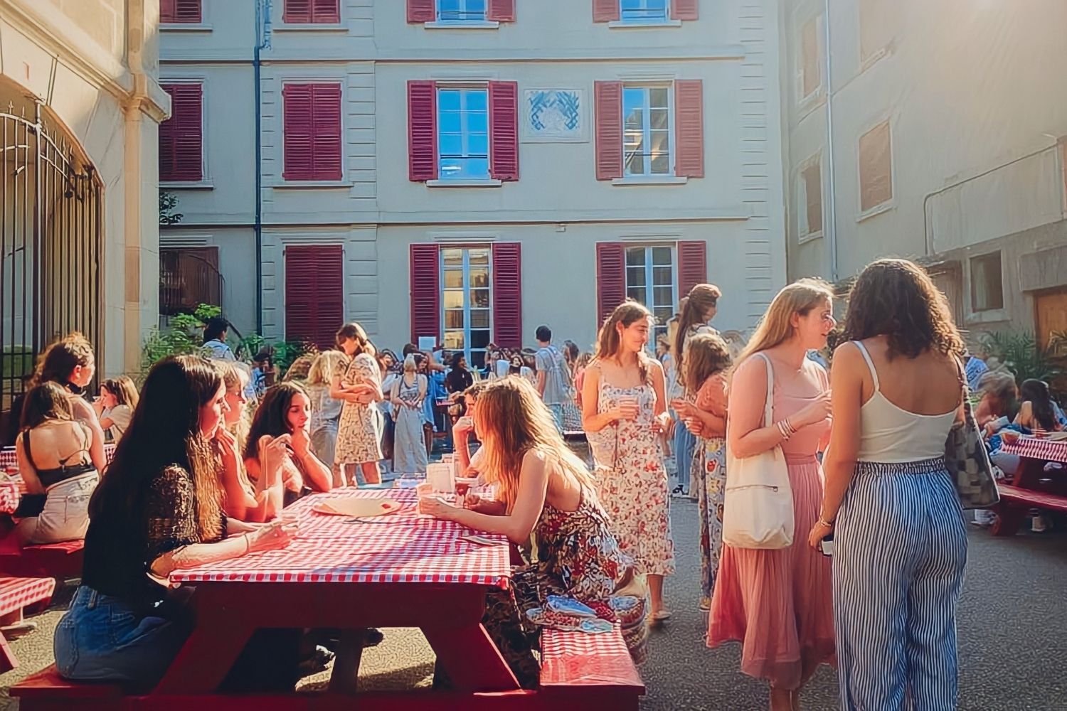 Étudiants sur le campus